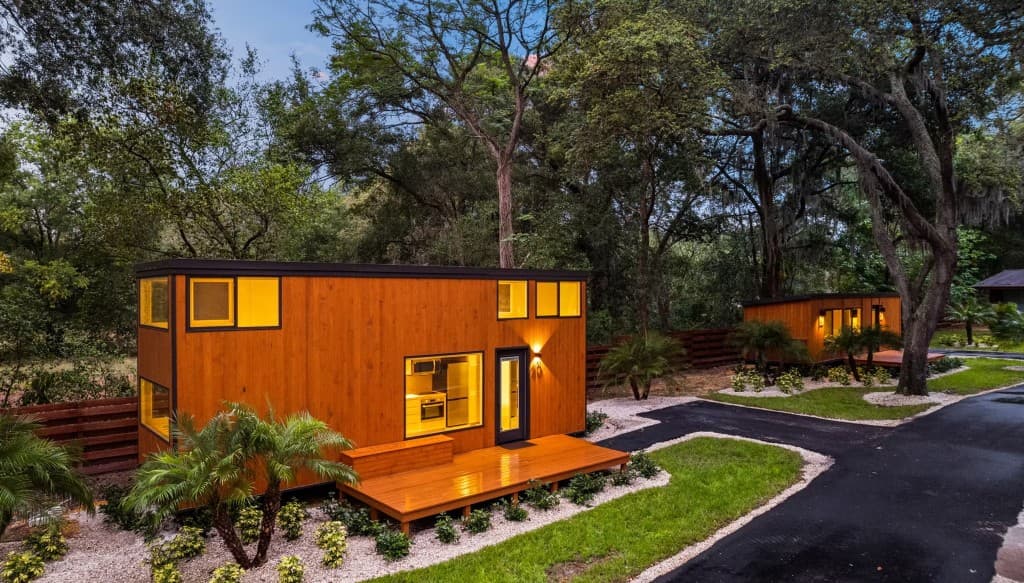 10/ eONE XL WIDE — Escape tiny home